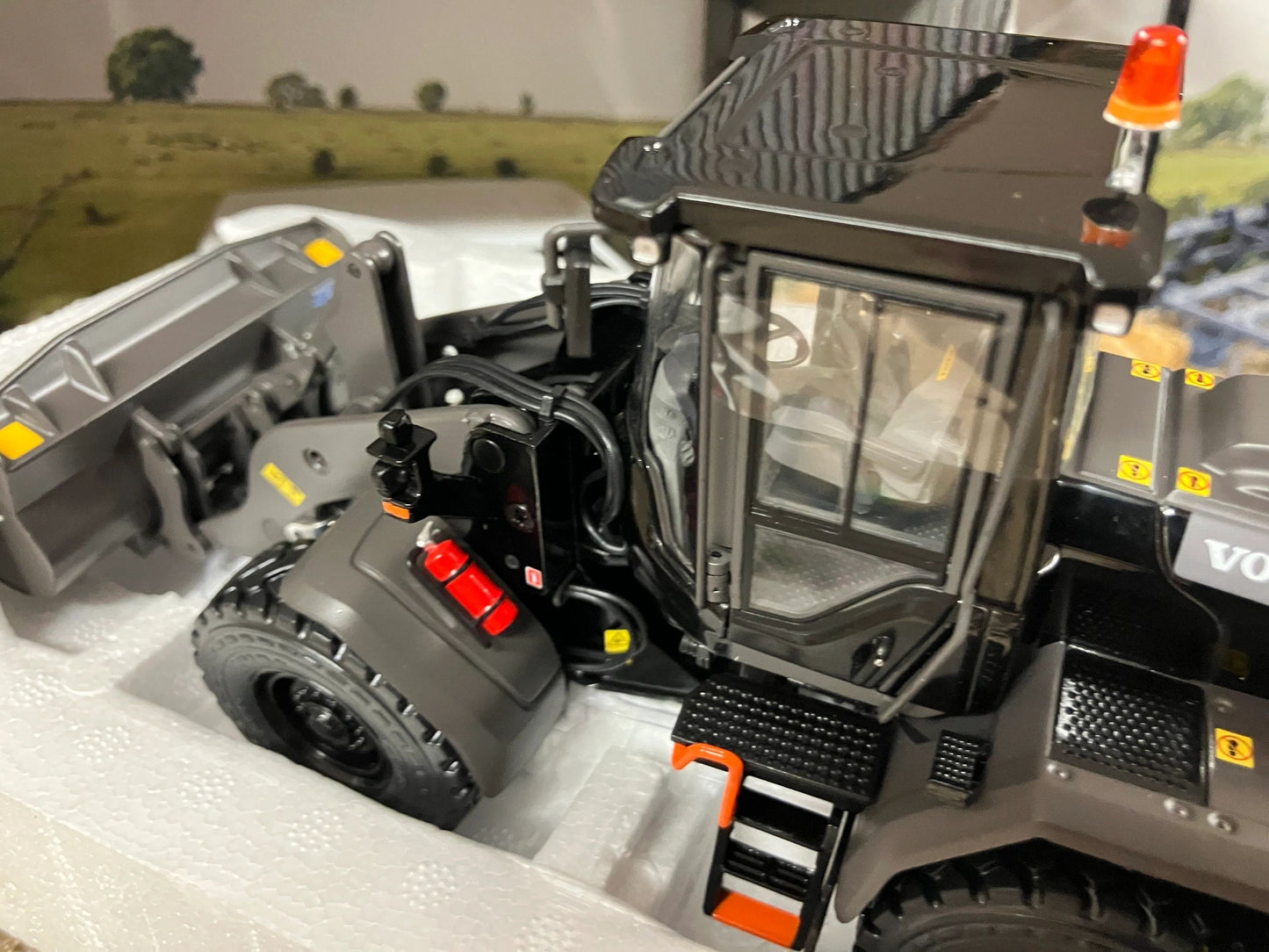 BLACK Volvo L60H Shovel Wheel Loader Charger 1:32 scale AT Collections Limited Edition Image 3