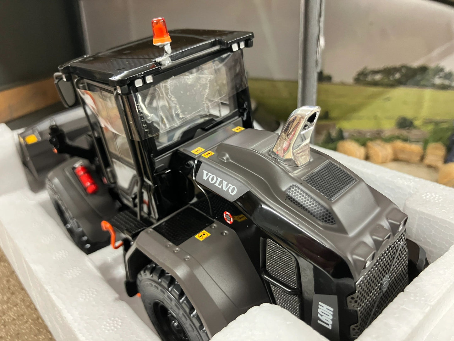 BLACK Volvo L60H Shovel Wheel Loader Charger 1:32 scale AT Collections Limited Edition Image 4