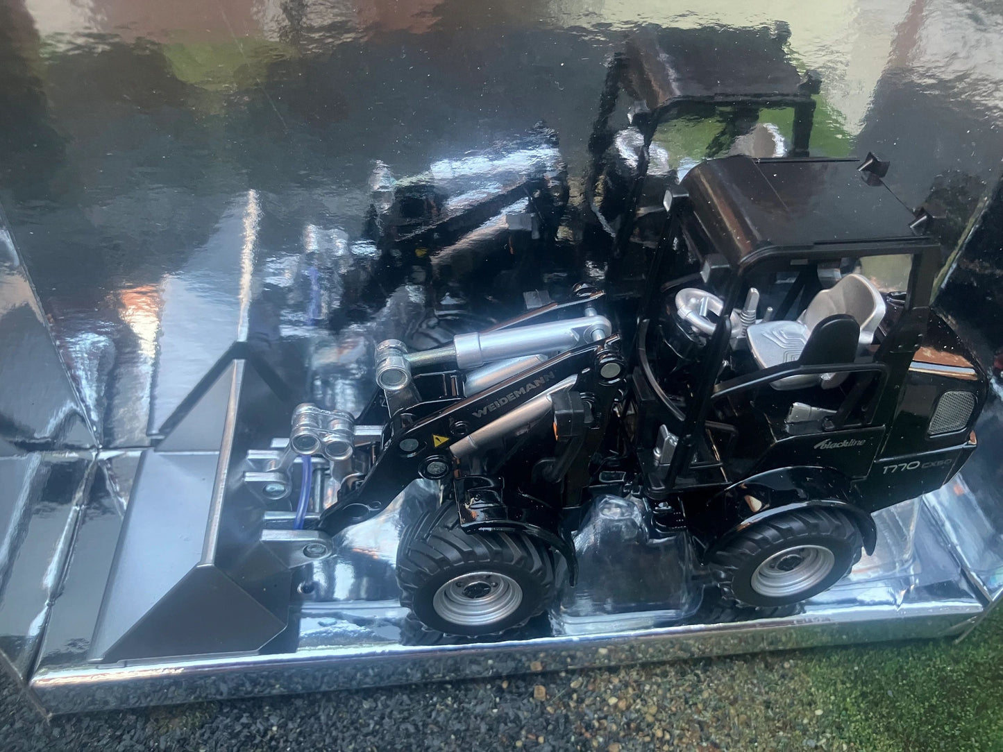 Blackline Weidemann Hoftrac skid steer 1:32 BOXED Siku Image 3