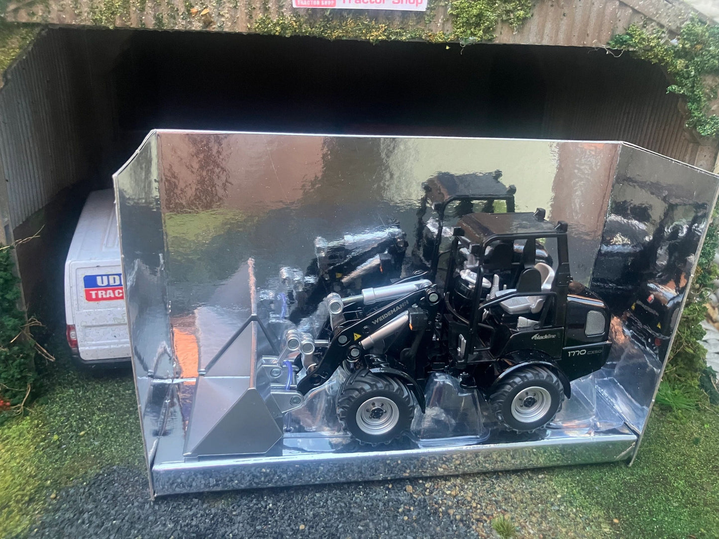Blackline Weidemann Hoftrac skid steer 1:32 BOXED Siku Image 4
