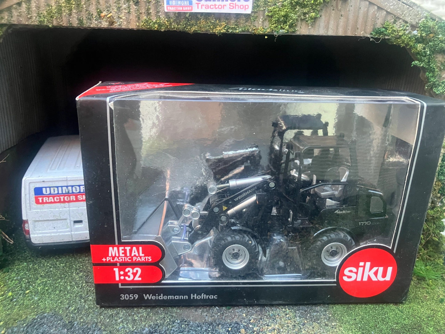 Blackline Weidemann Hoftrac skid steer 1:32 BOXED Siku Image 5