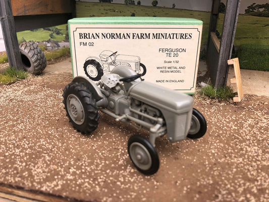 Brian Norman Ferguson TE 20 Tractor Limited Edition 1:32 scale Image 2