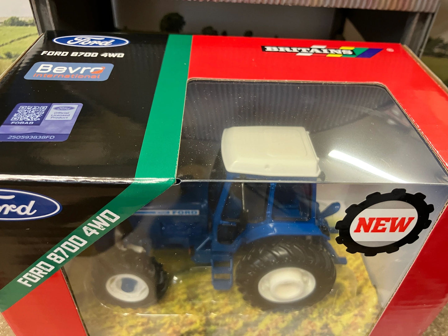 Britains Ford 8700 4wd Tractor 1:32 scale New Limited Edition Image 2