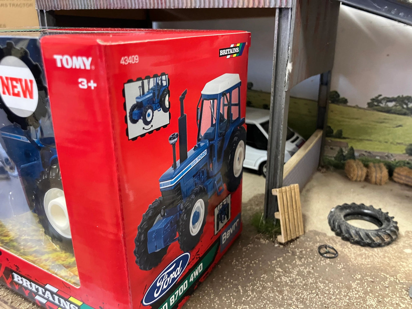 Britains Ford 8700 4wd Tractor 1:32 scale New Limited Edition Image 3