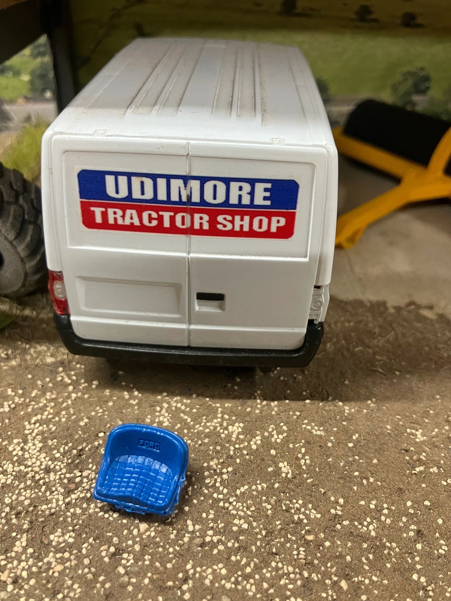 Britains Ford Blue Tractor Driver Seat 5000 super major, 5000, 6600, 5610, 7710, TW20 TW35 1:32 scale Image