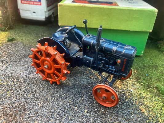 Britains Fordson Major Spud wheels 1:32 scale boxed 127F Image 2