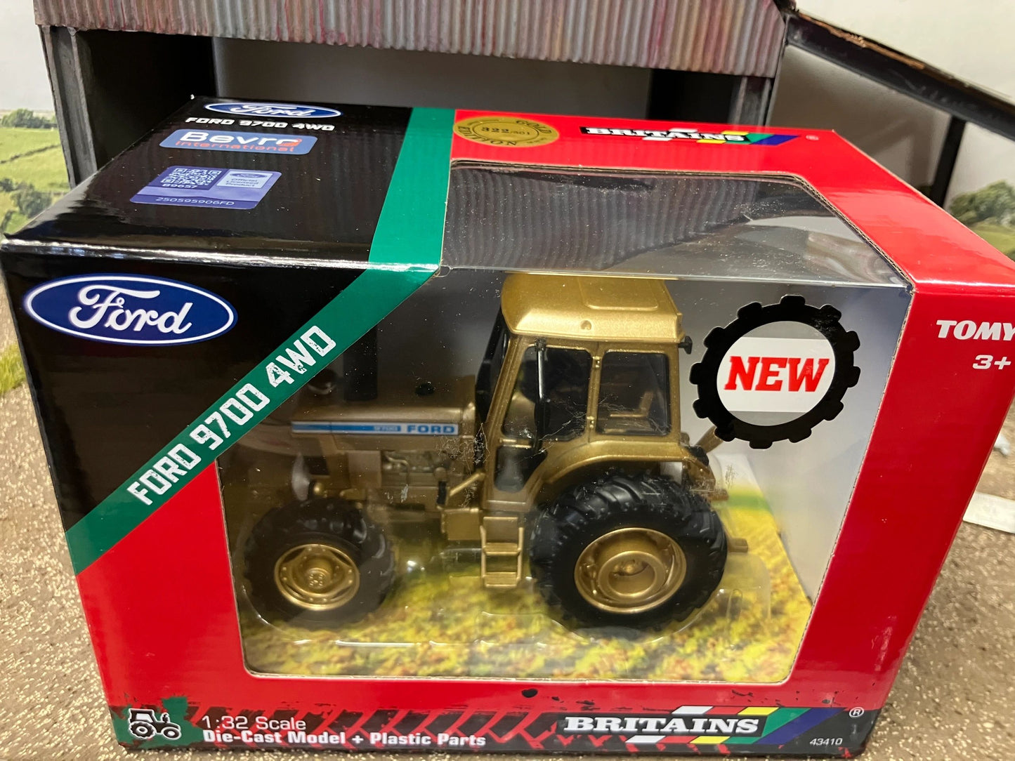 Britains GOLD Ford 9700 4wd Tractor 1:32 scale New Limited Edition Image 3