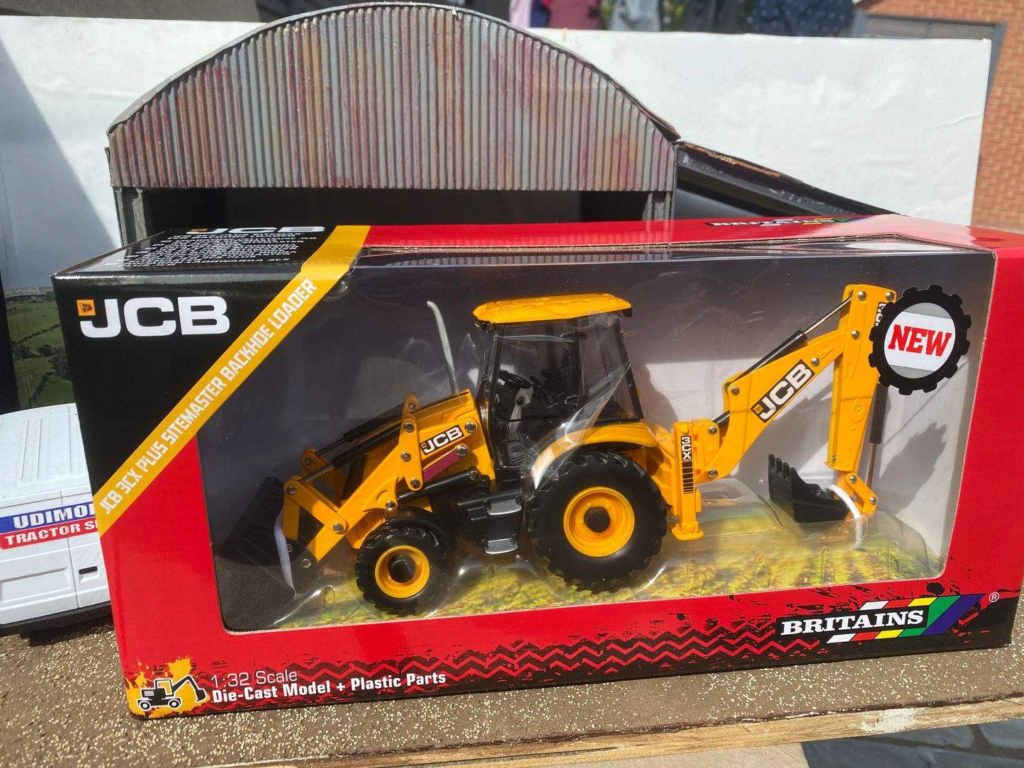 Britains JCB 3CX Sitemaster Backhoe Loader 1:32 scale boxed as new 43343 Image