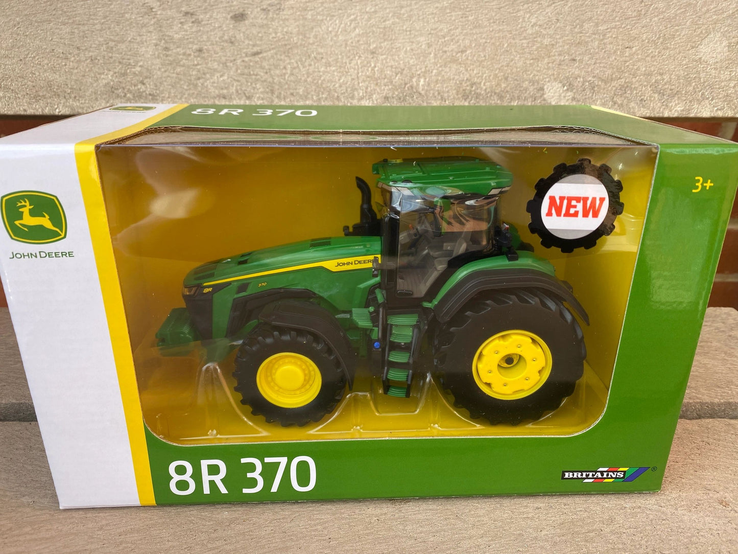 Britains John Deere 8R 370 tractor 1:32 scale boxed as new Image 2