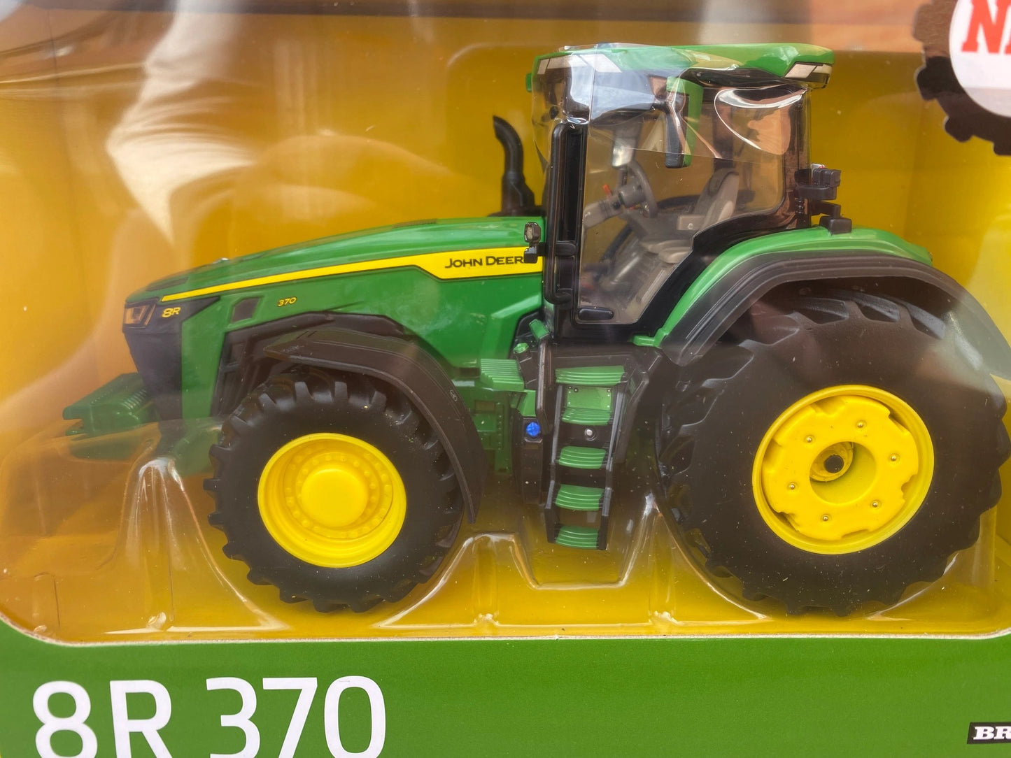 Britains John Deere 8R 370 tractor 1:32 scale boxed as new Image 3