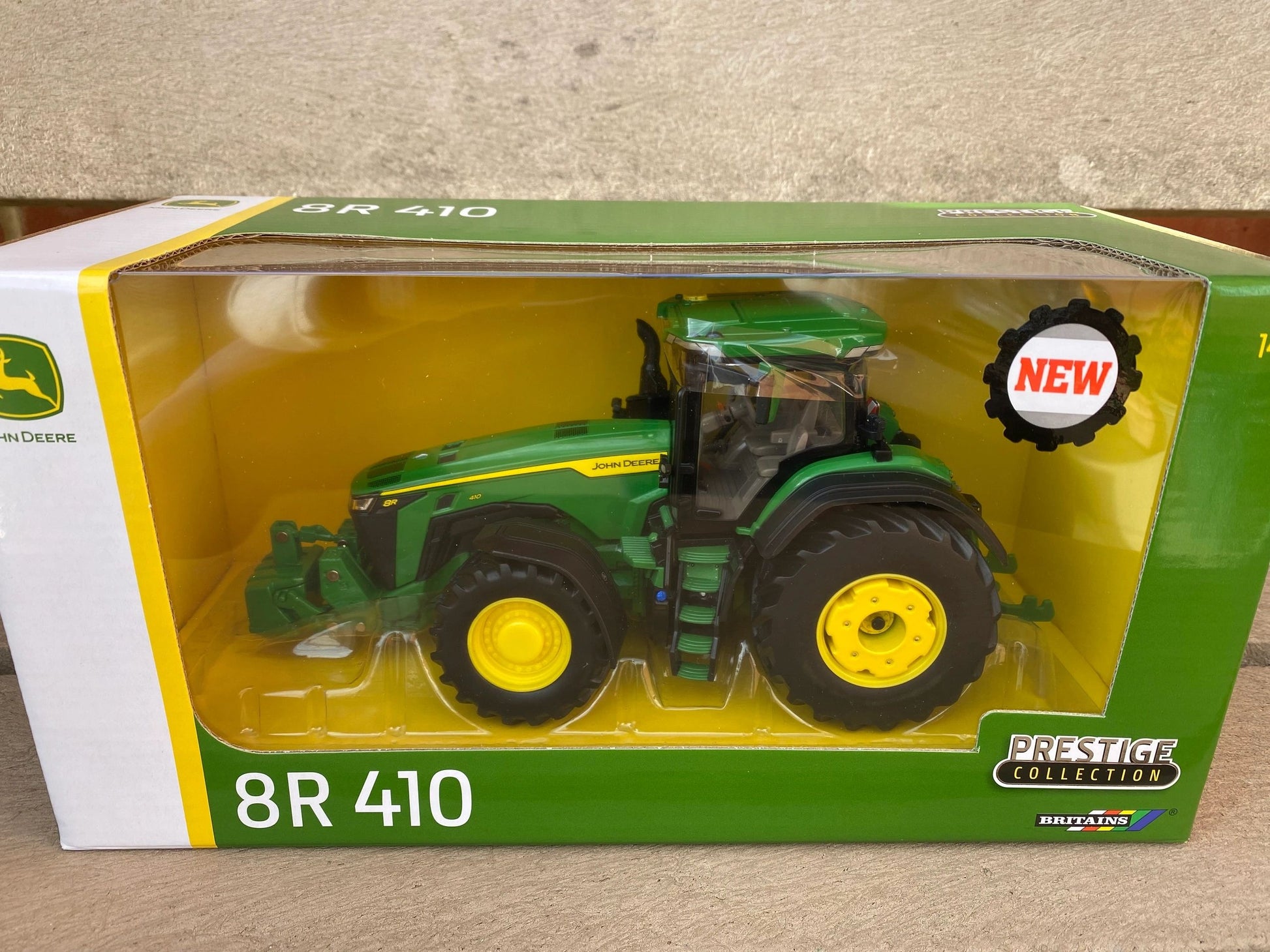 Britains John Deere 8R 410 prestige tractor 1:32 scale boxed as new Image
