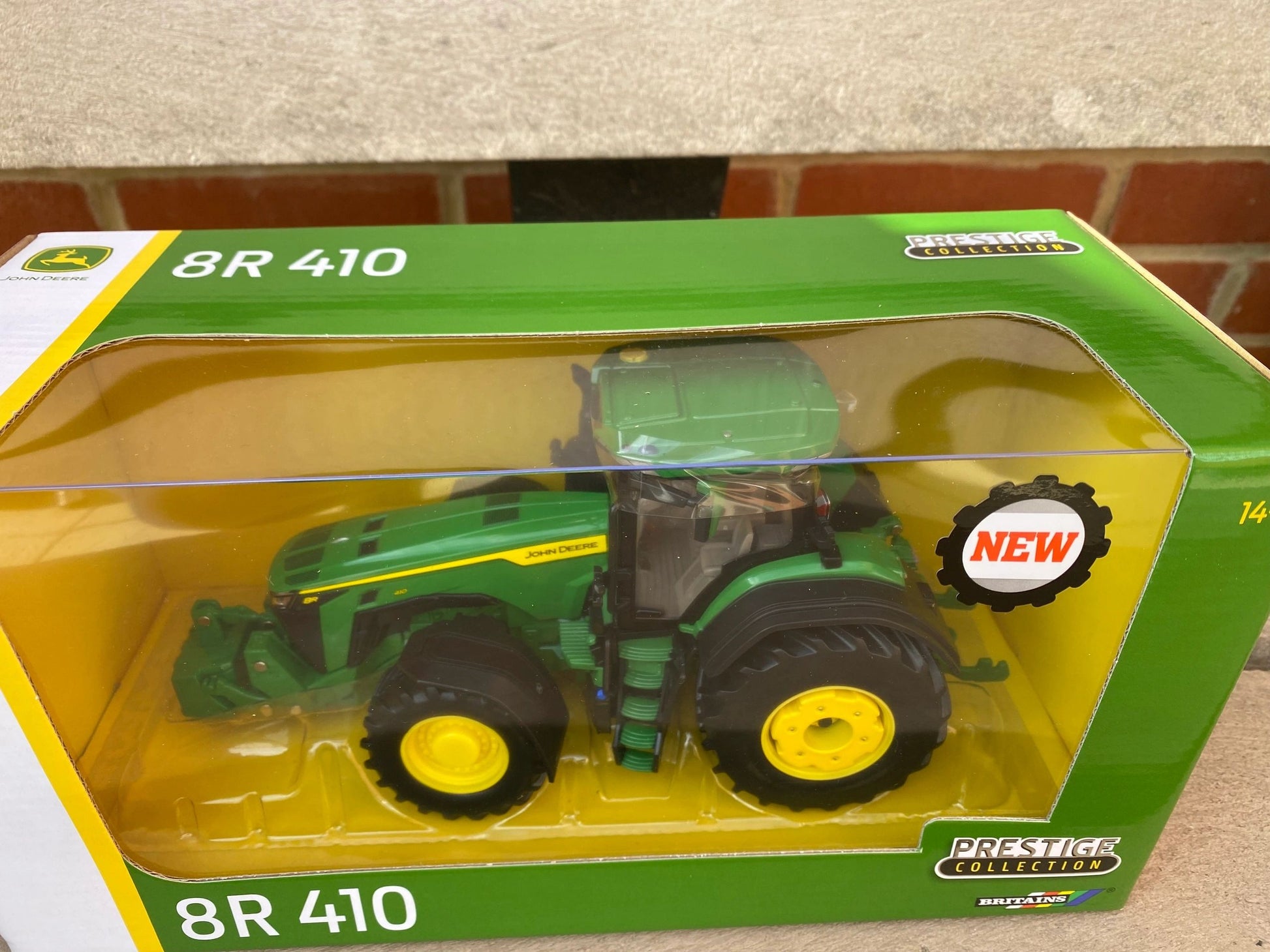Britains John Deere 8R 410 prestige tractor 1:32 scale boxed as new Image 3