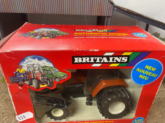 Britains New Holland M160 Floatations Tractor 9542 1:32 scale Image 2