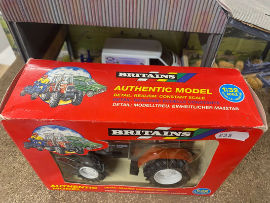 Britains New Holland M160 Tractor 9540 1:32 scale Image 2
