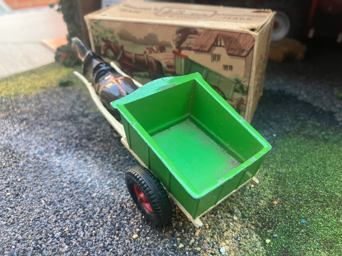 Britains Rubber Tyred Farm cart & horse 1:32 scale boxed 126F Image 3