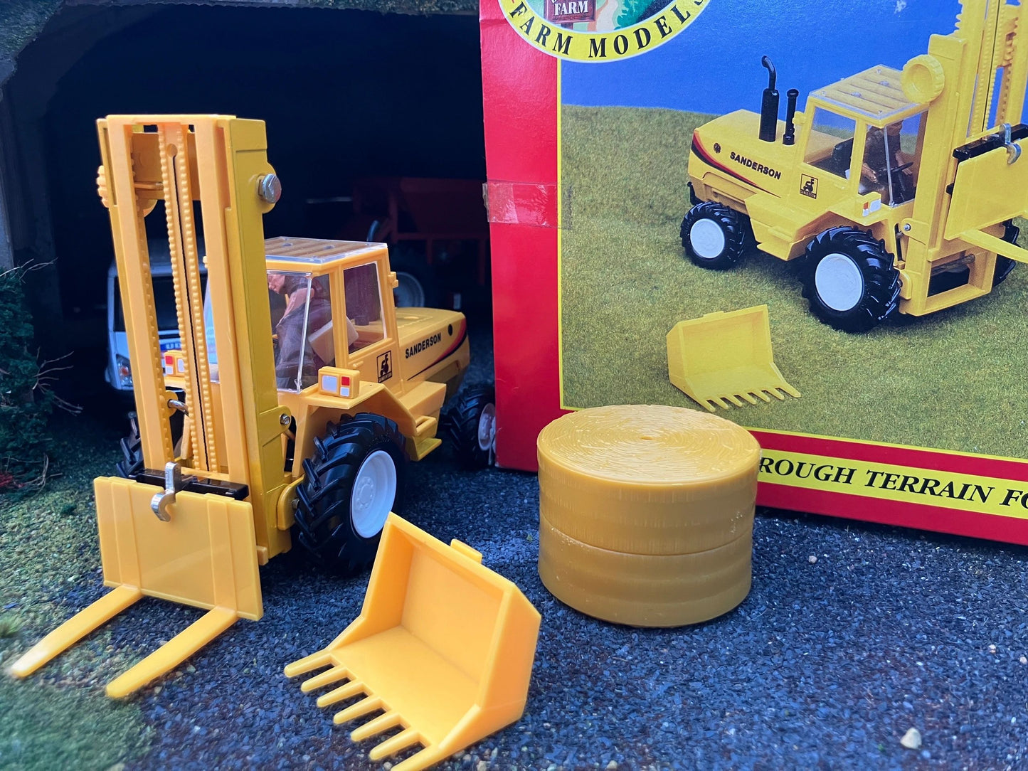 Britains Sanderson Fork lift Truck 1:32 scale boxed 9513 Image 3