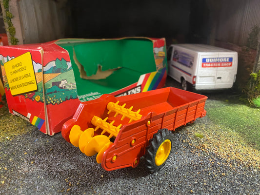 9540 Vintage Britains manure muck spreader 1:32 scale obsolete