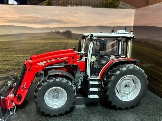 6784 Universal Hobbies Massey Ferguson 5M.145 Front Loader tractor BOXED 1:32 scale New