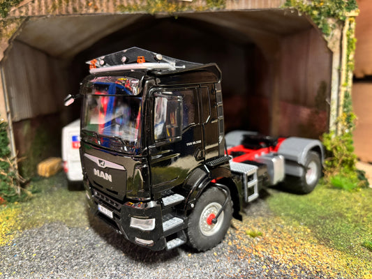 Wiking MAN TGS 18.510 4 x 4 2 axle Truck Lorry BLACK 1:32 scale Boxed