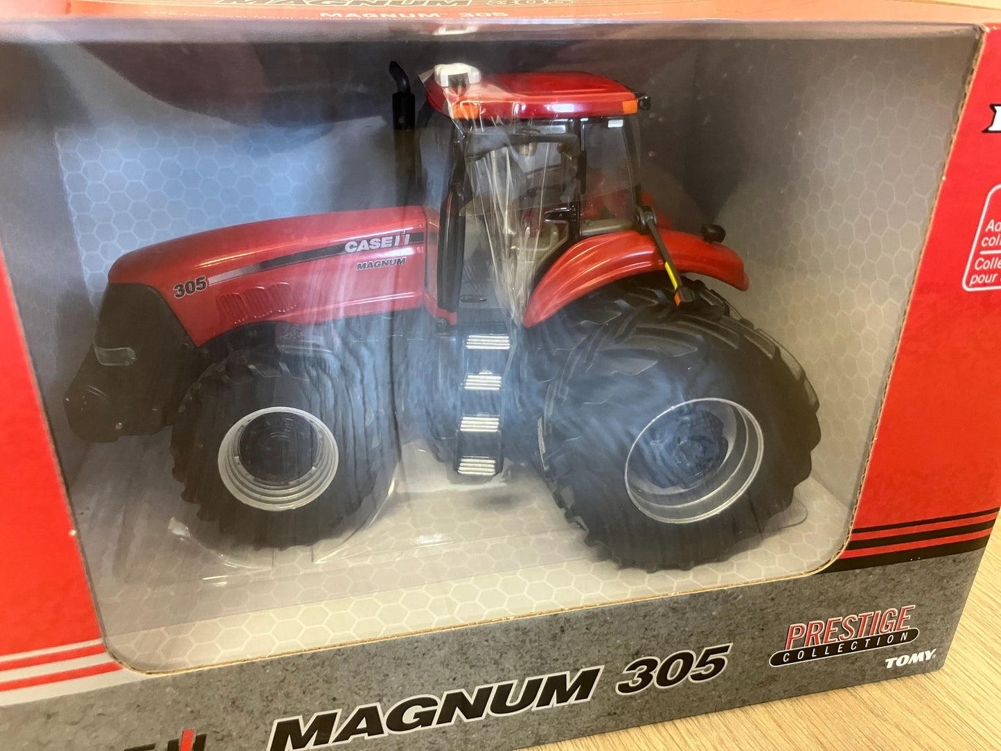 CASE IH Magnum 305 Prestige Tractor duals 1:32 scale ERTL 44323 Image 3