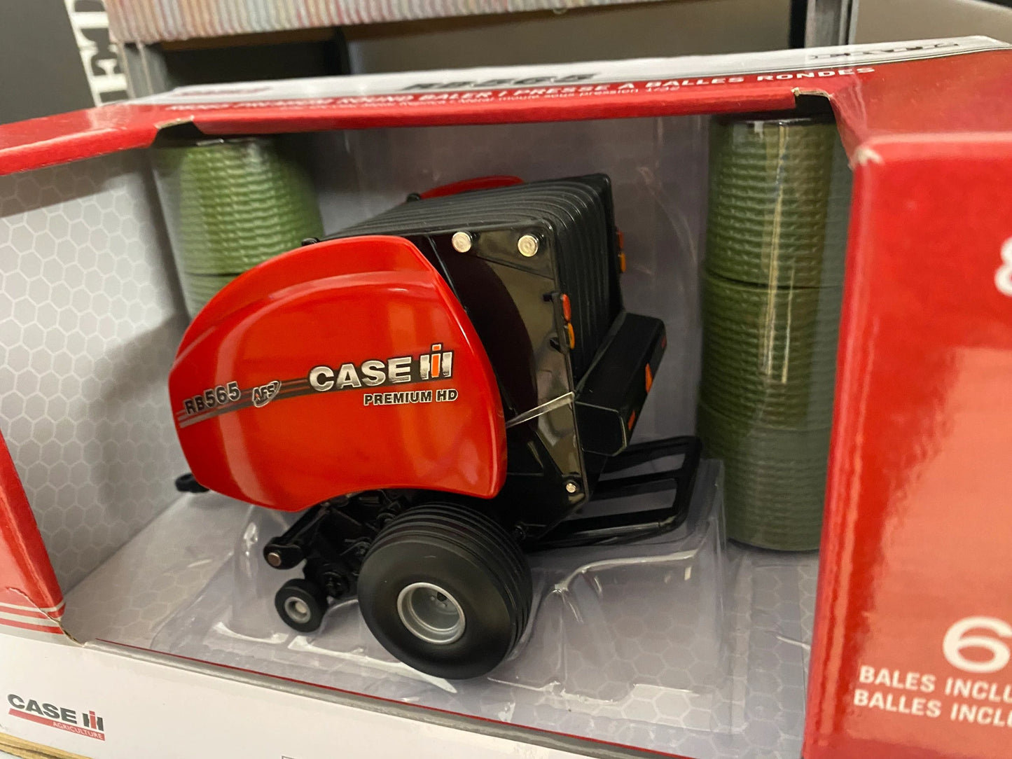 CASE IH RB565 Round Baler 1:32 scale ERTL 44280 Image 3