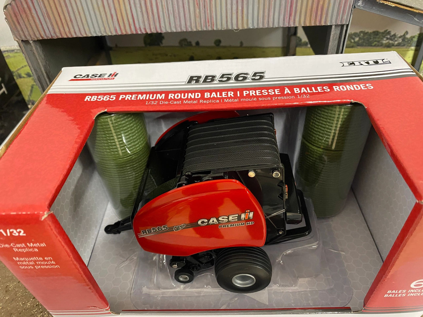 CASE IH RB565 Round Baler 1:32 scale ERTL 44280 Image 4