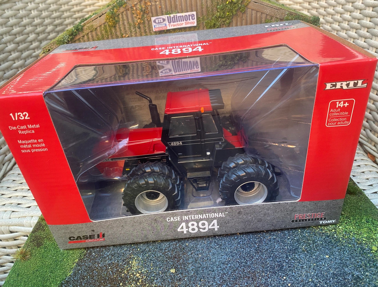 CASE International 4894 Prestige Tractor duals 1:32 scale ERTL 44273 Image 4
