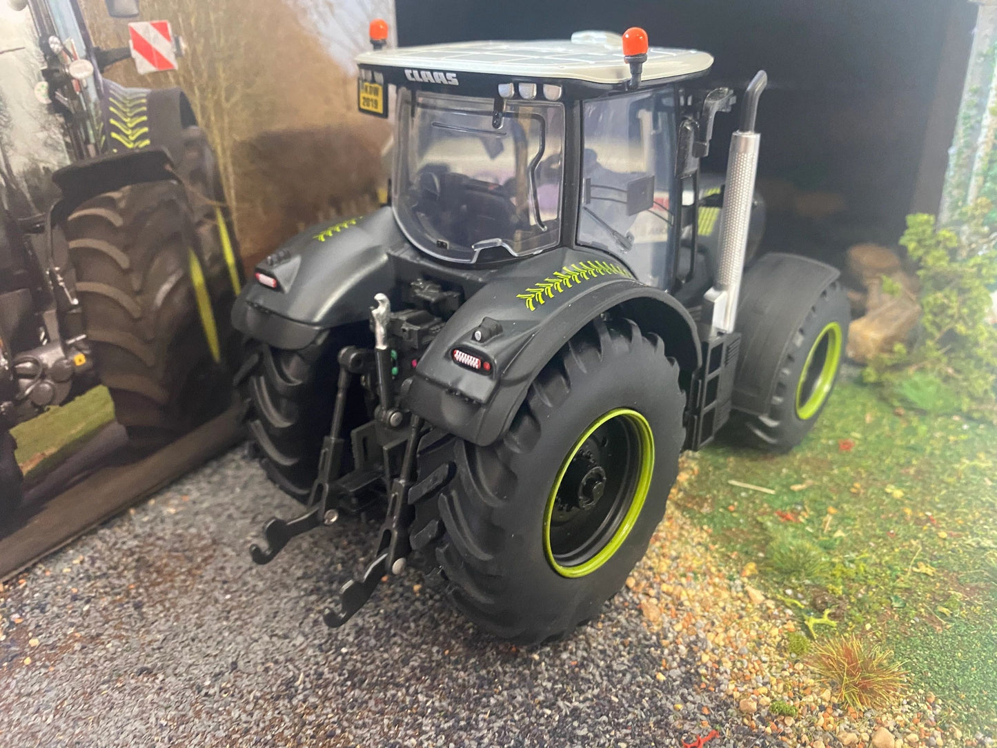 CLAAS Axion 870 Kramps de Wild Tractor Limited Edition 1:32 scale ROS Image 3