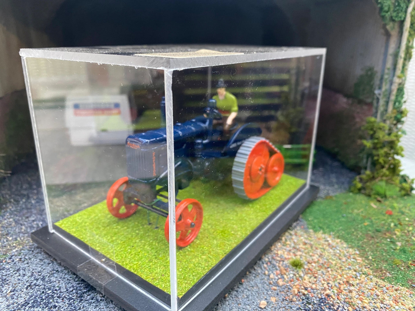 Cen Davies Fordson E27N Half Tracks Tractor 1:32 scale Display case COLLECTION ONLY Image 3