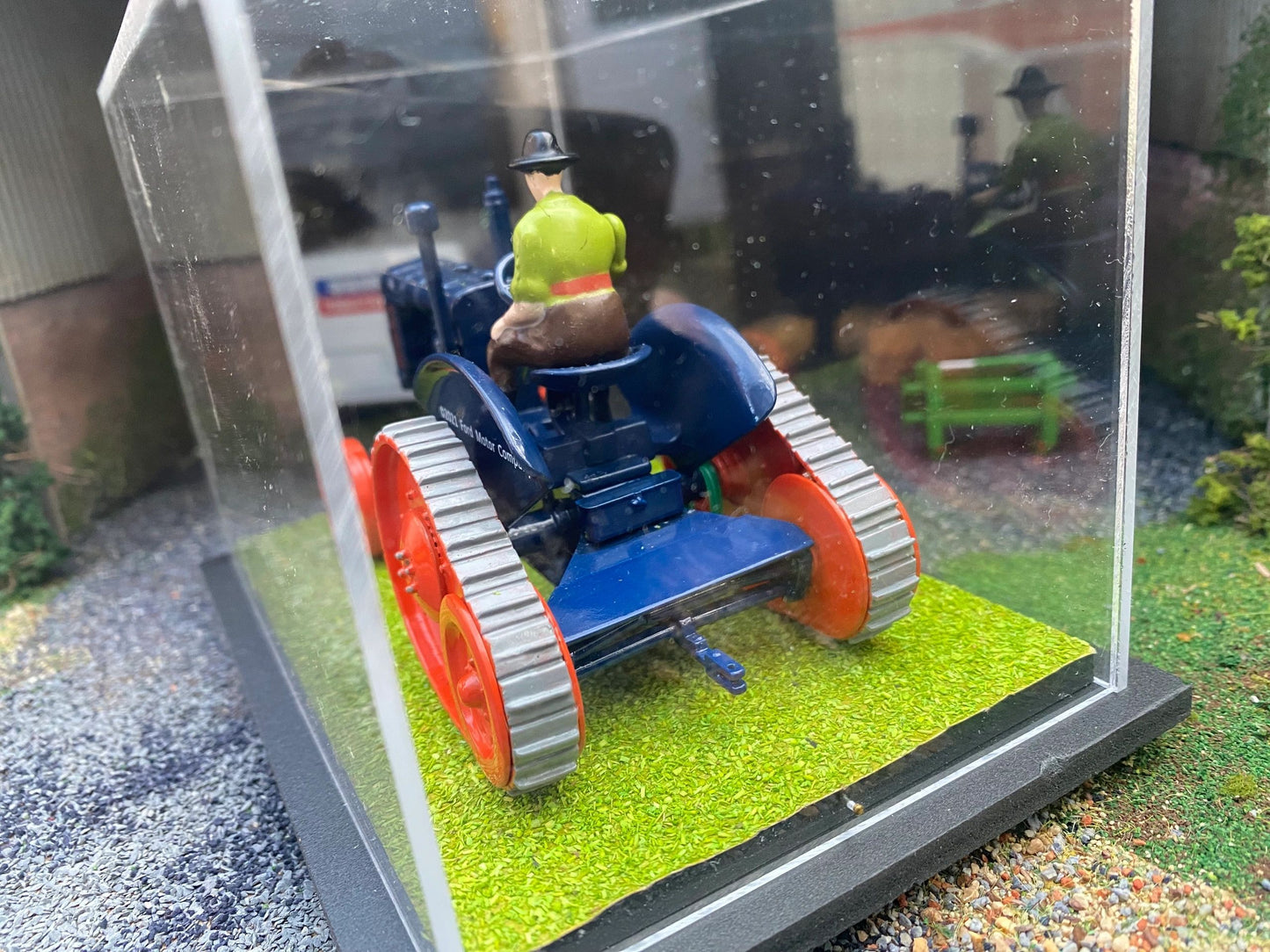 Cen Davies Fordson E27N Half Tracks Tractor 1:32 scale Display case COLLECTION ONLY Image 4