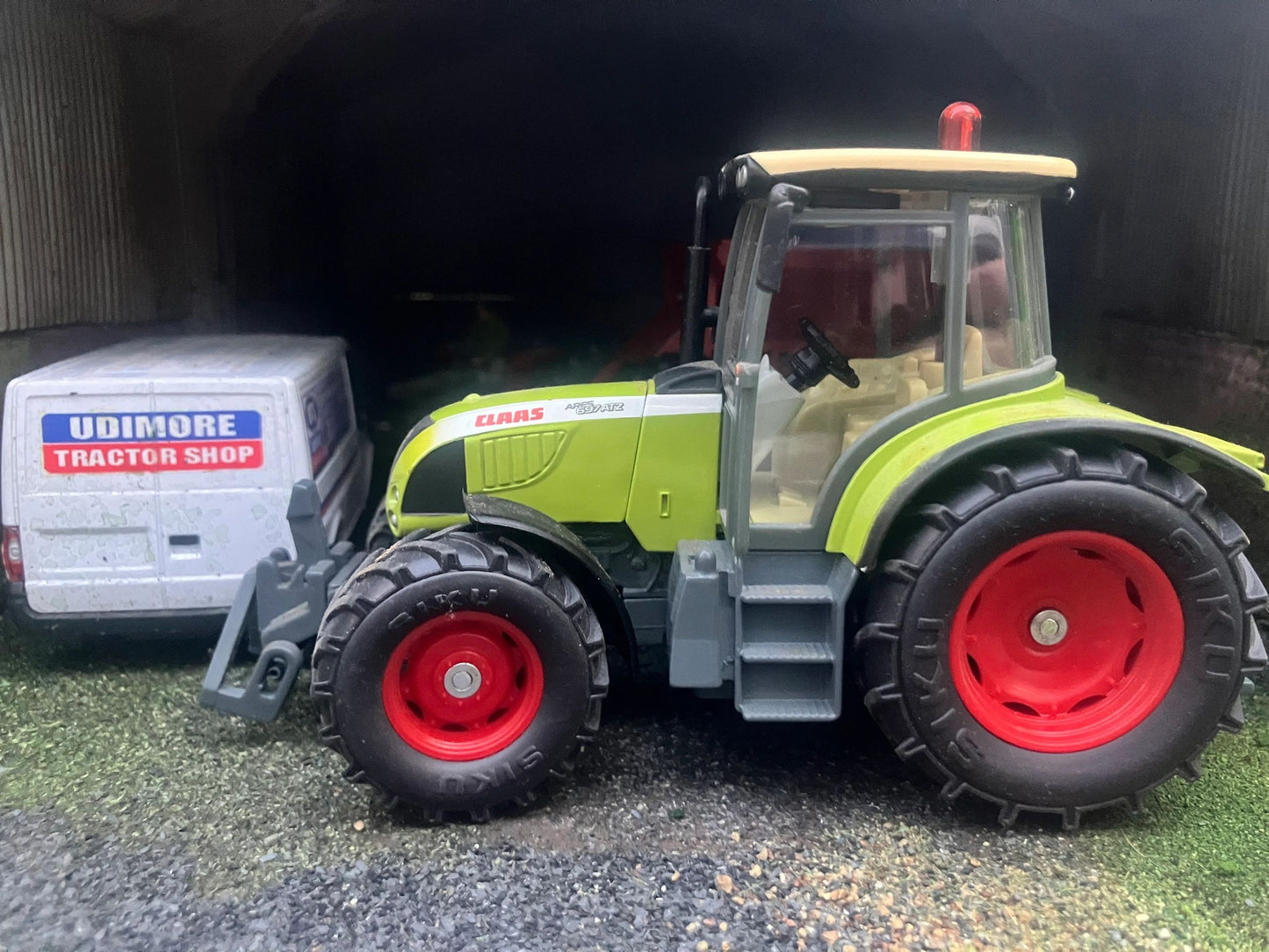 Claas Axion Ares 617 Tractor 1:32 BOXED Siku Image 3