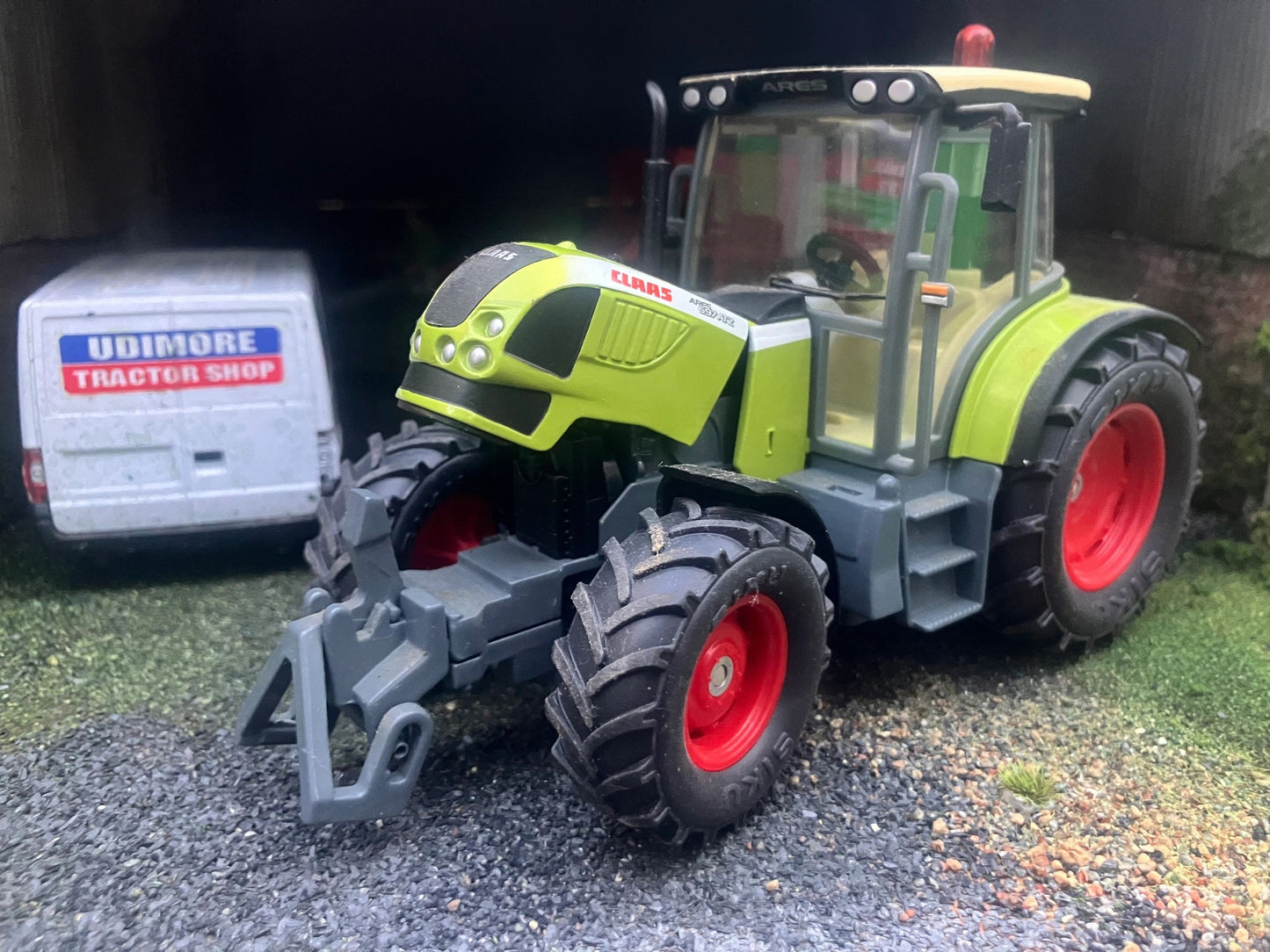 Claas Axion Ares 617 Tractor 1:32 BOXED Siku Image 4