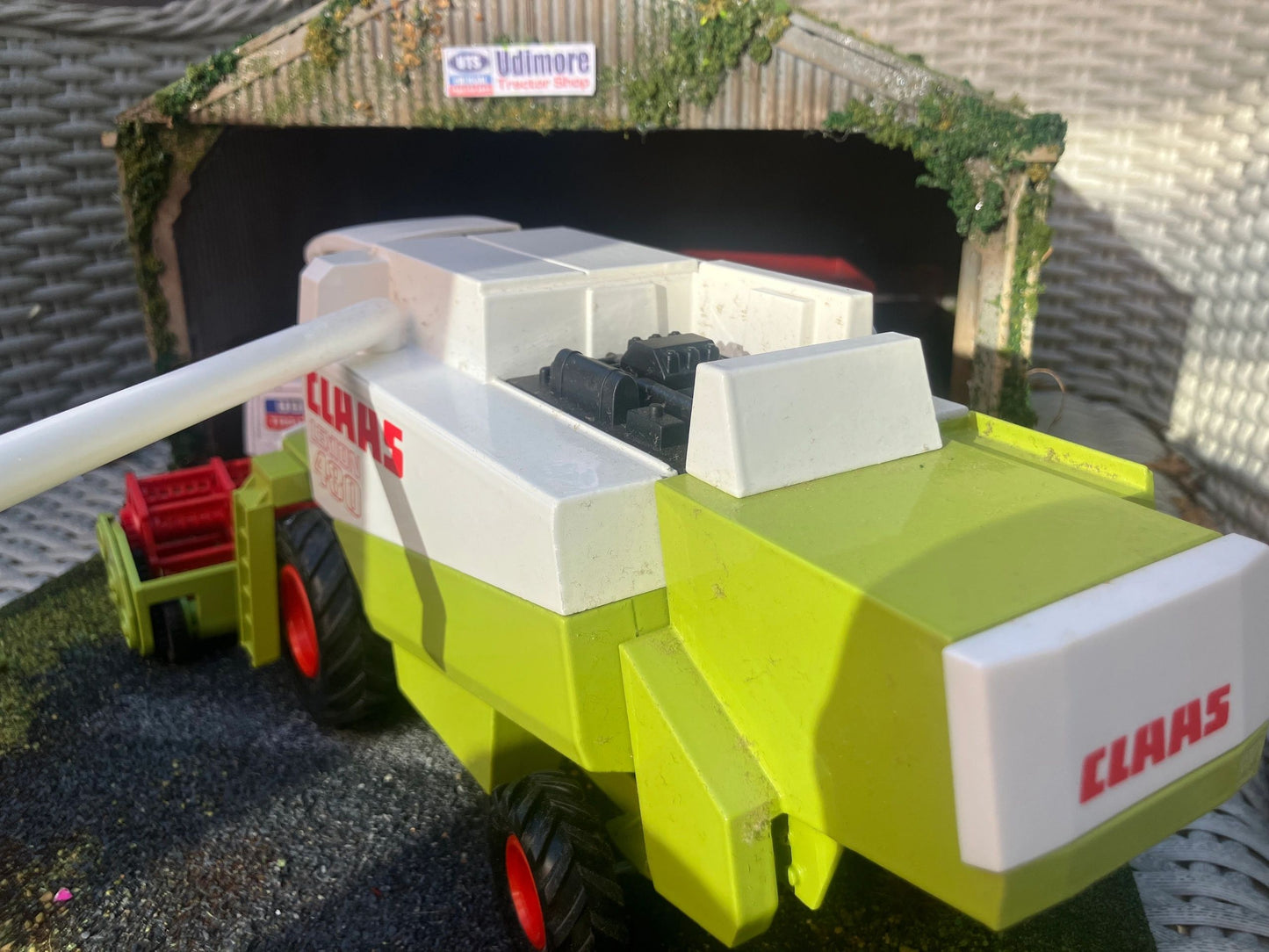 Claas Lexion 480 Combine Harvester 1:32 scale Boxed Universal Hobbies Image 2