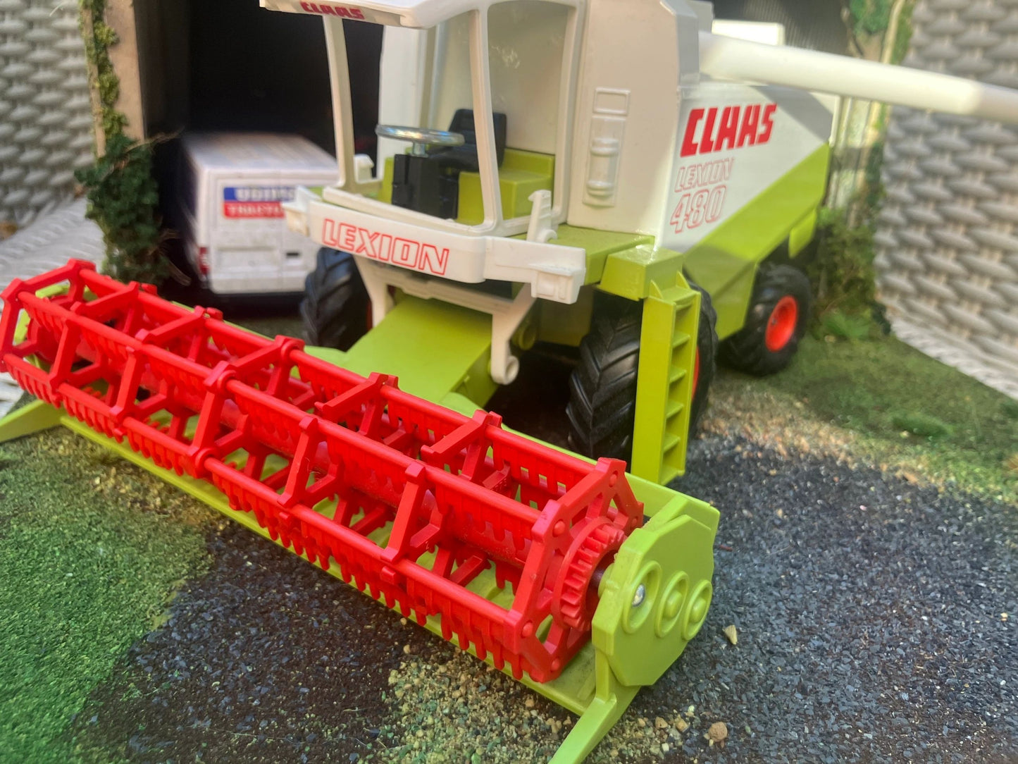Claas Lexion 480 Combine Harvester 1:32 scale Boxed Universal Hobbies Image 4