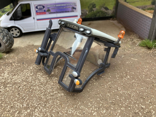 Class Axion Tractor Cab 1:32 scale Image 2