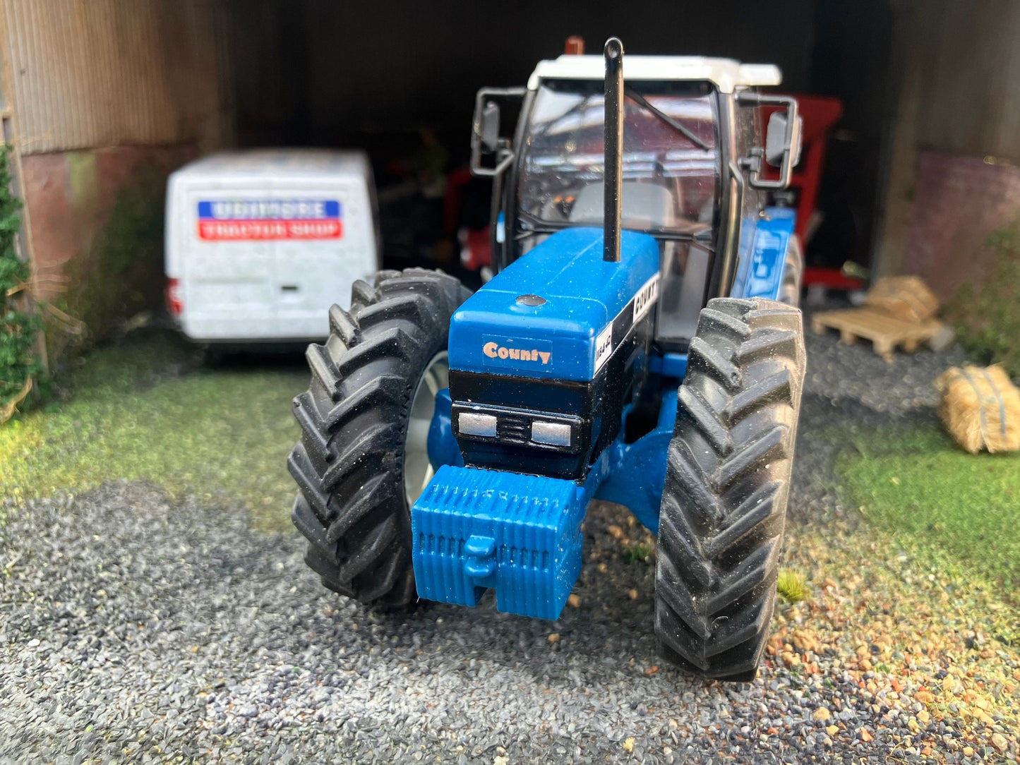 County 1184-40 4wd Tractor Conversion 1:32 scale Image 4