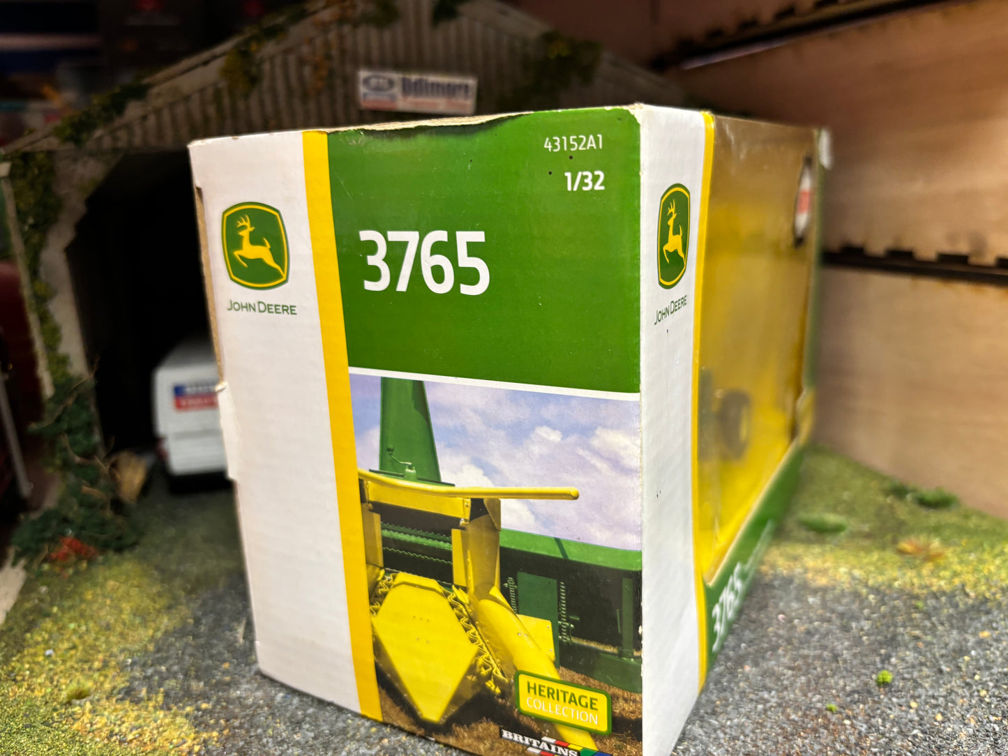 Britains John Deere 3765 Trailed Forage Harvester 1:32 scale