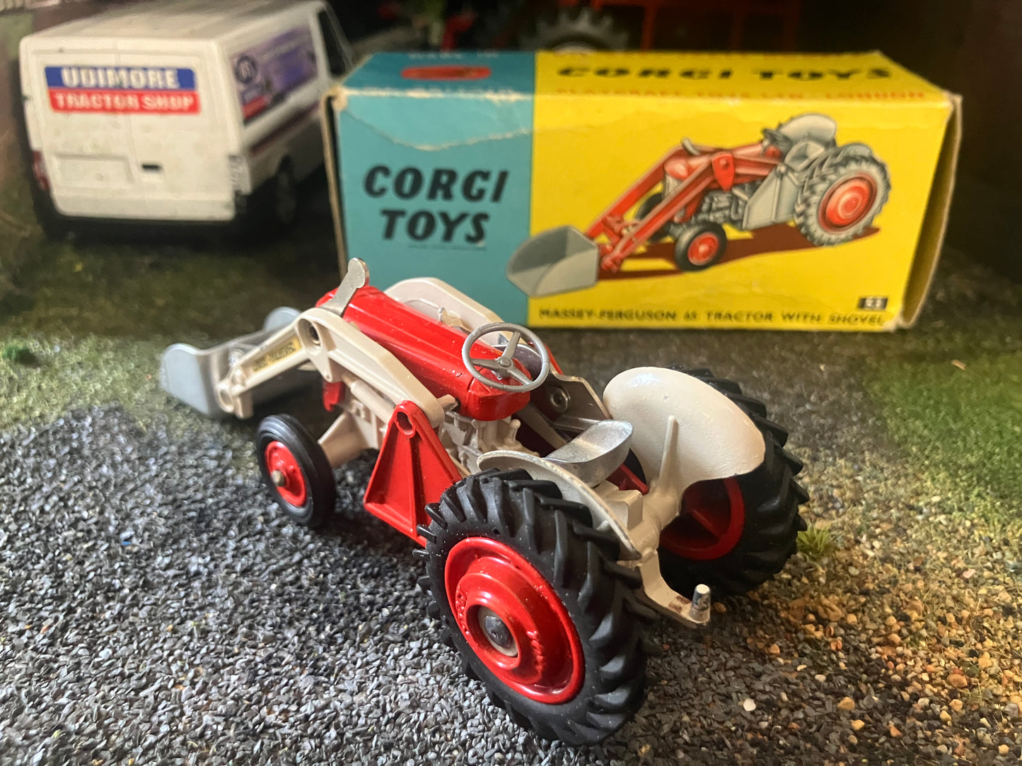 Corgi 53 Massey Ferguson 65 Tractor with loader shovel boxed