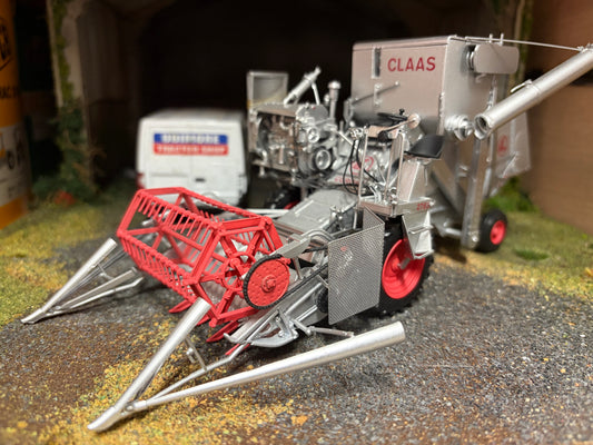 RARE Claas Silver 1958 Europa Combine Harvester Universal Hobbies 1:32 – Boxed Obsolete