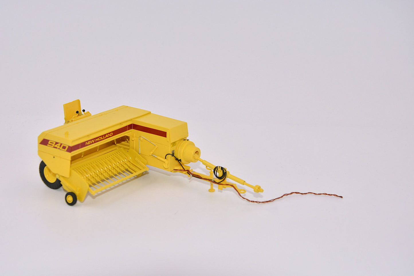 PRE ORDER New Holland 940 Hayliner Baler Limited Edition Stunning in 1:32 scale VKA Models