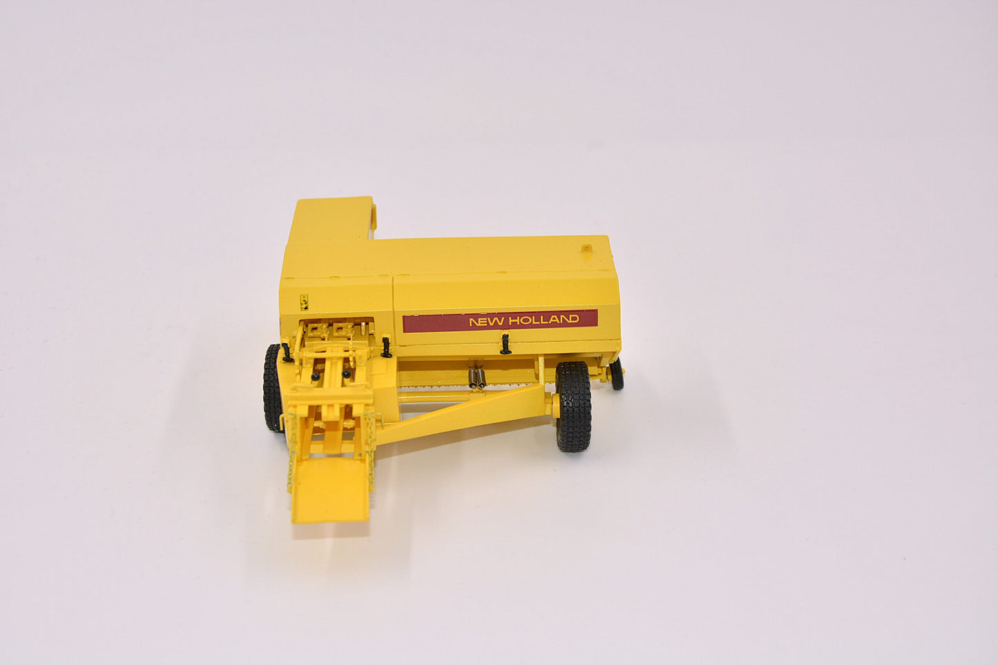 PRE ORDER New Holland 940 Hayliner Baler Limited Edition Stunning in 1:32 scale VKA Models