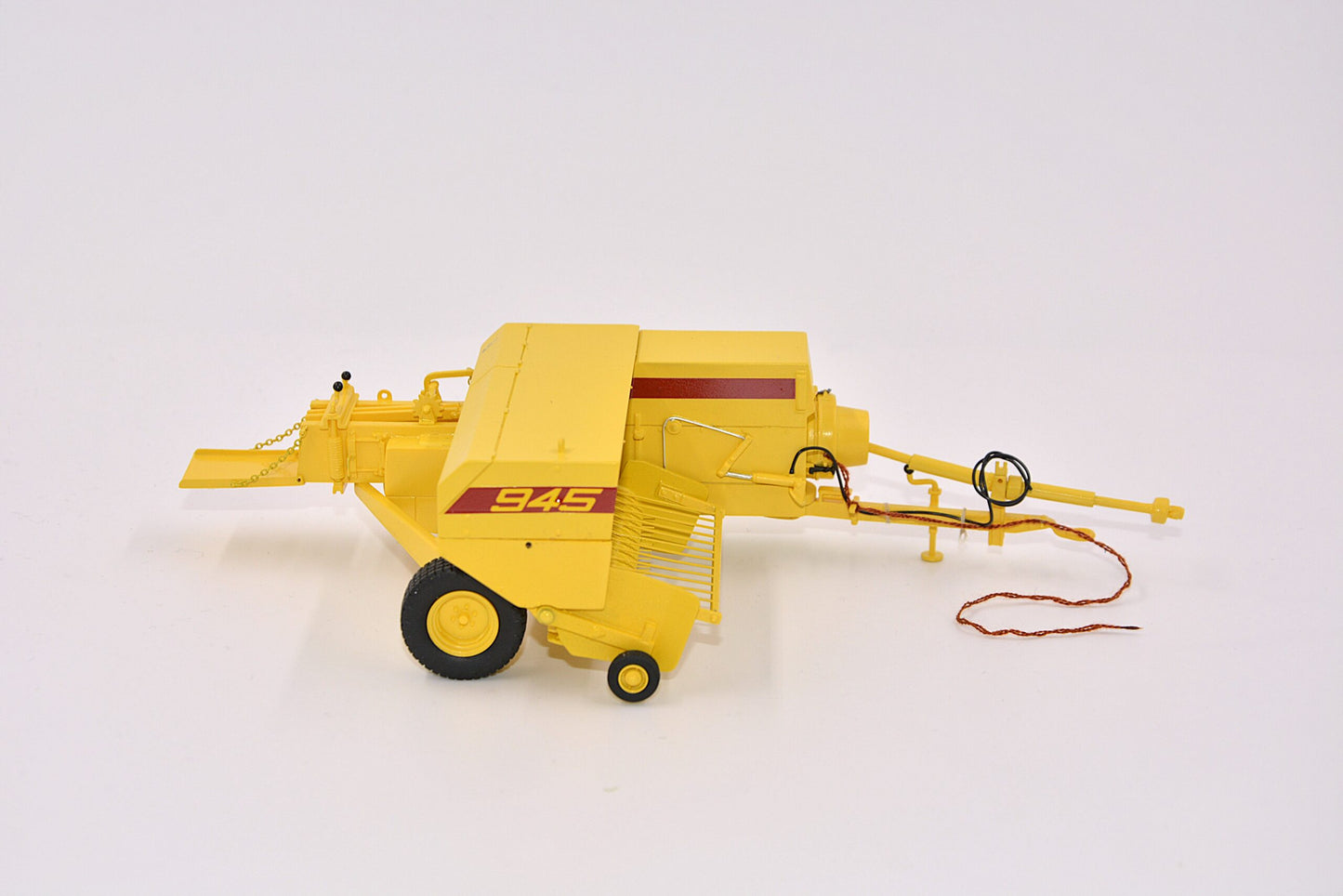 PRE ORDER New Holland 945 Hayliner Baler Limited Edition Stunning in 1:32 scale VKA Models