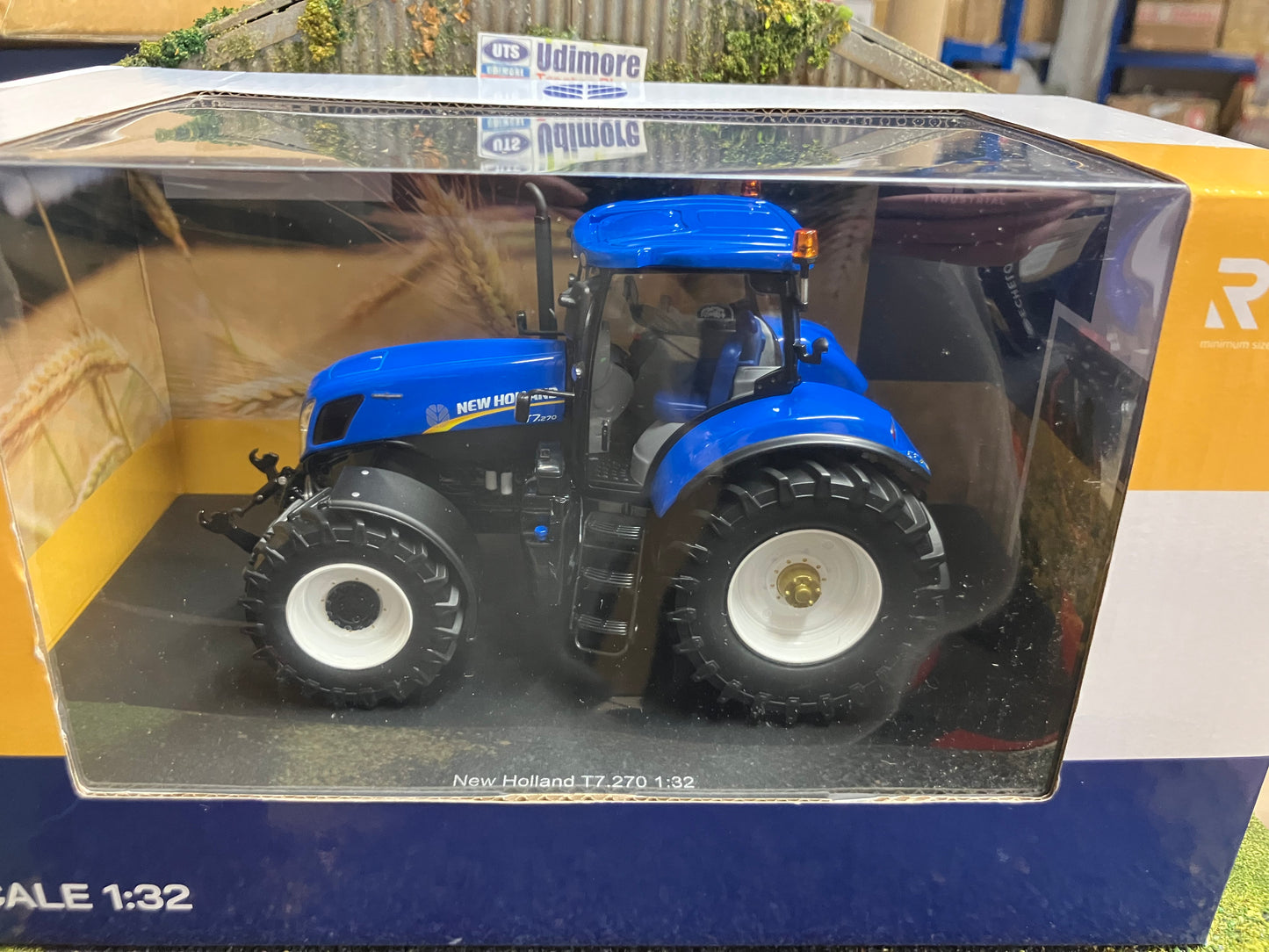 New Holland T7.270 Auto Command Tractor 1:32 scale Boxed ROS