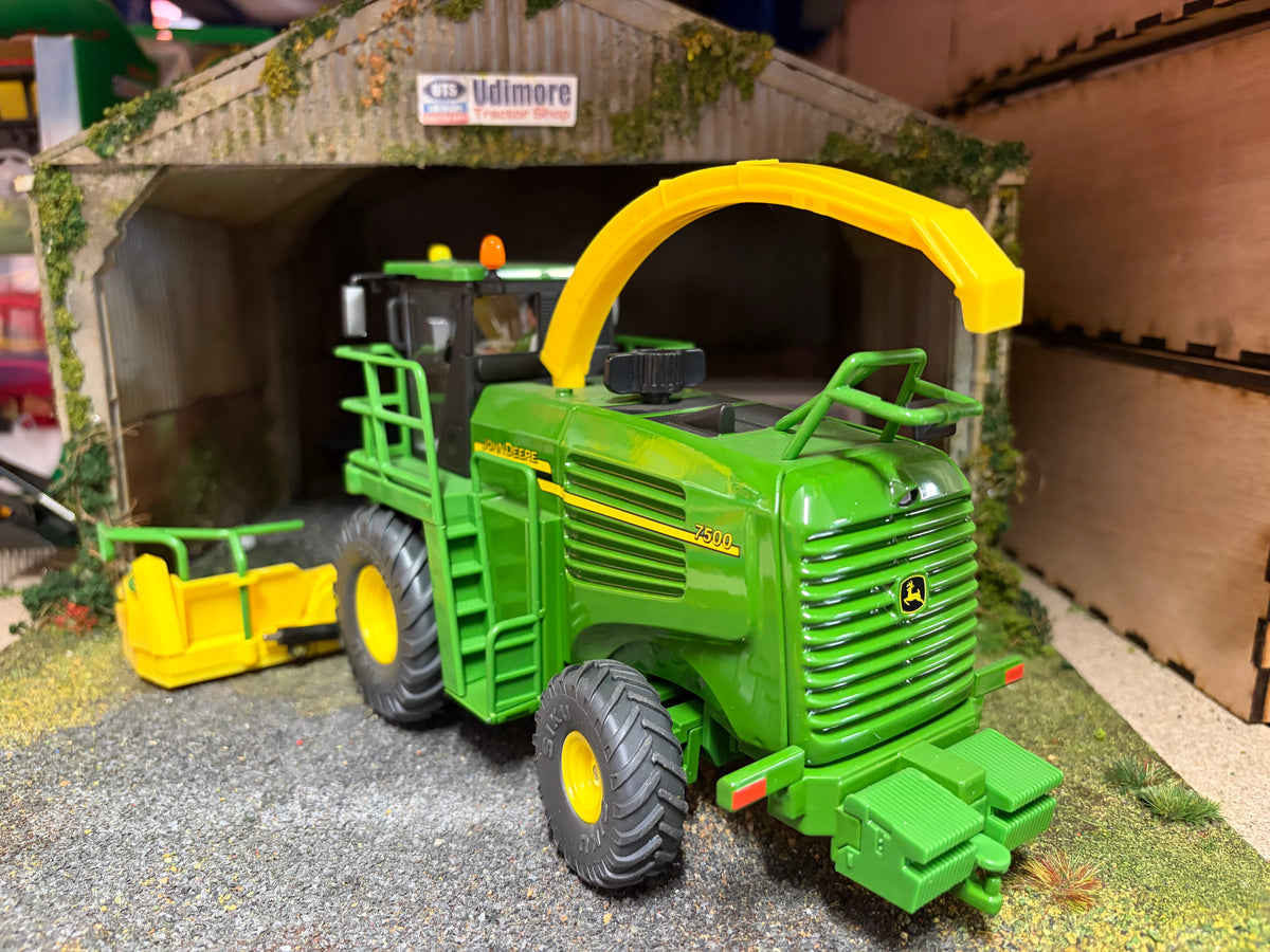 Siku 4056 John Deere 7500 Forage Harvester 2003 1:32 Scale – Boxed Obsolete