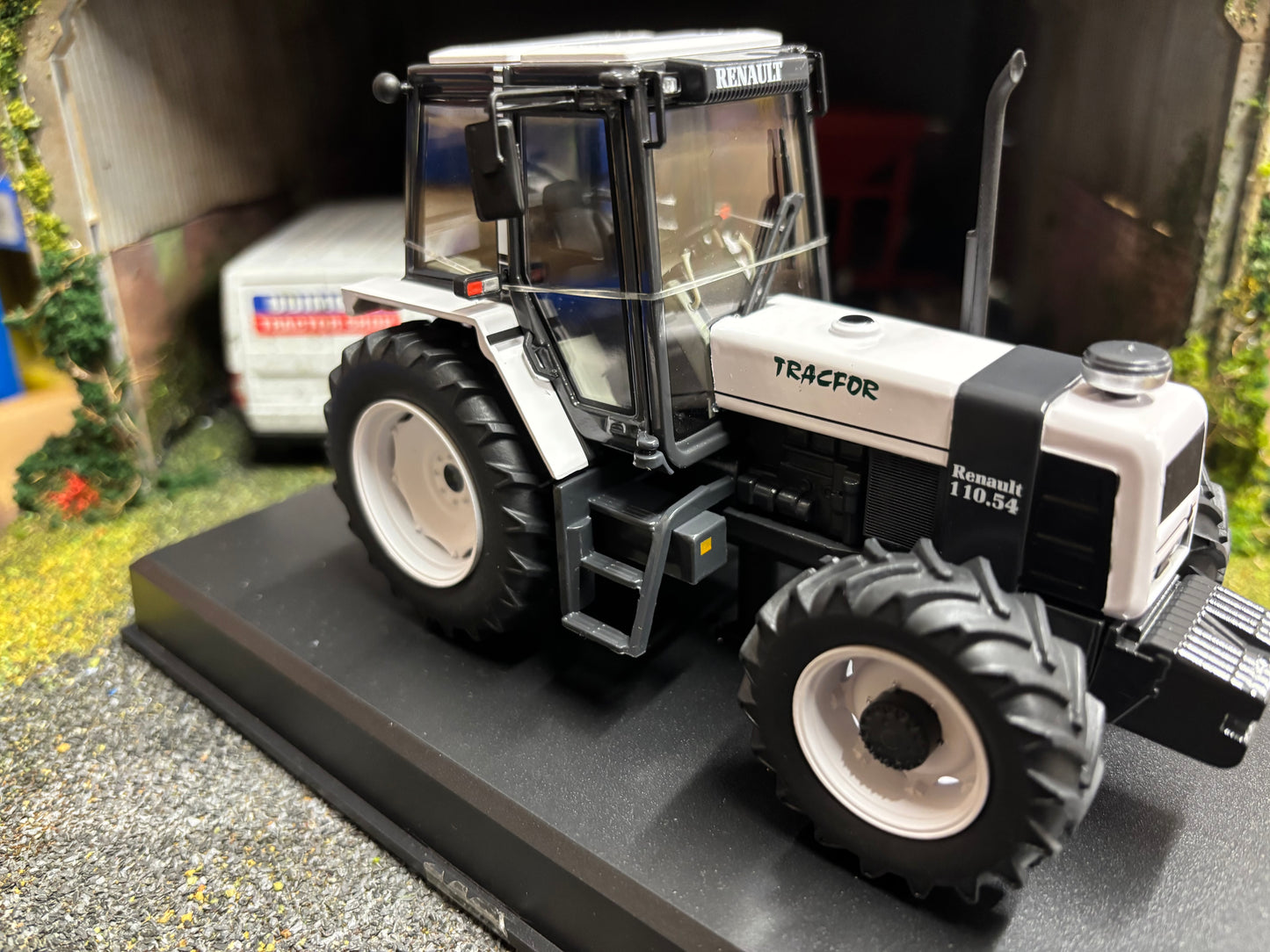REP220 Replicagri White Renault 110-54 TZ tractor tracfor 1:32 scale Boxed