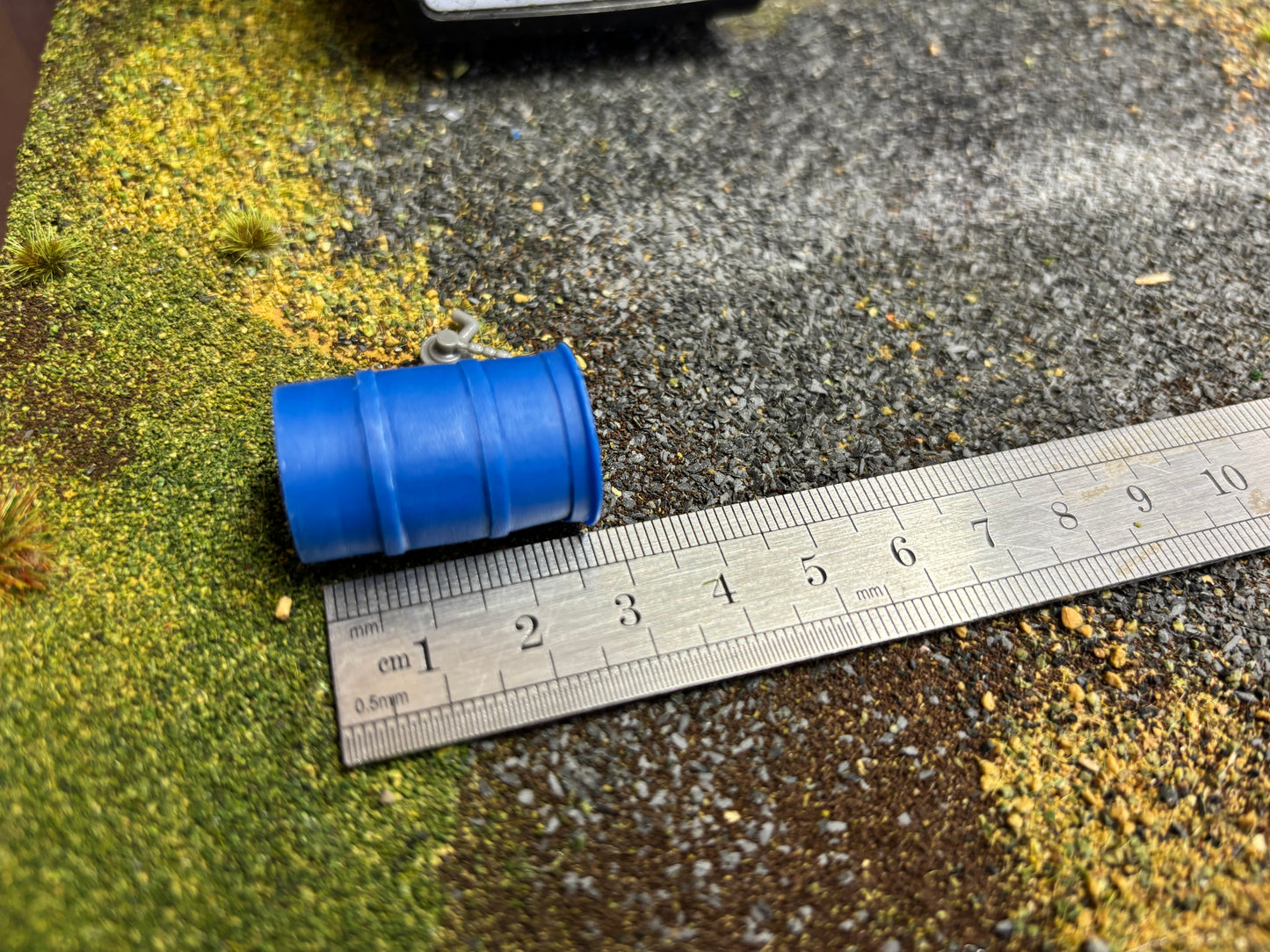 04889-1 Fuel Water Barrel Jerry can with hand pump Artisan32 farm machinery 1:32 scale