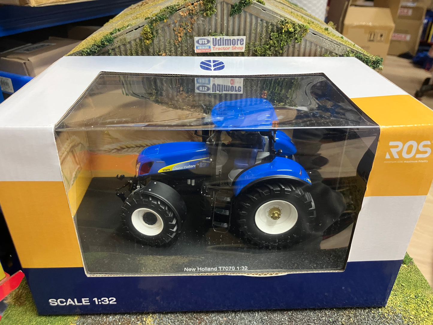 New Holland T7070 Auto Command Tractor 1:32 scale Boxed ROS