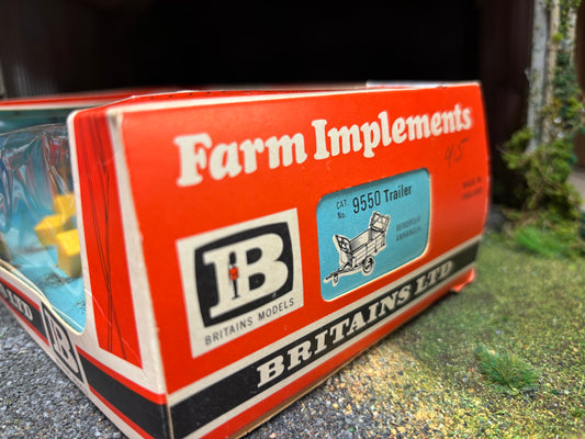 9550 Vintage Britains Rare Green tipping Bale Trailer 1:32 scale STRAW box