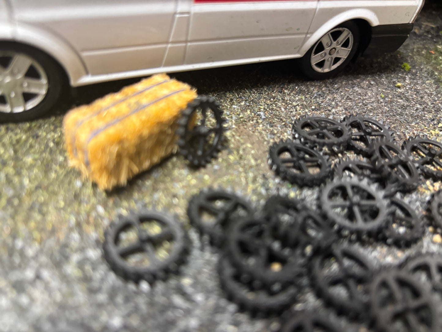 04528 25 x Cog toothed wheels Gear Artisan32 farm machinery 1:32 scale