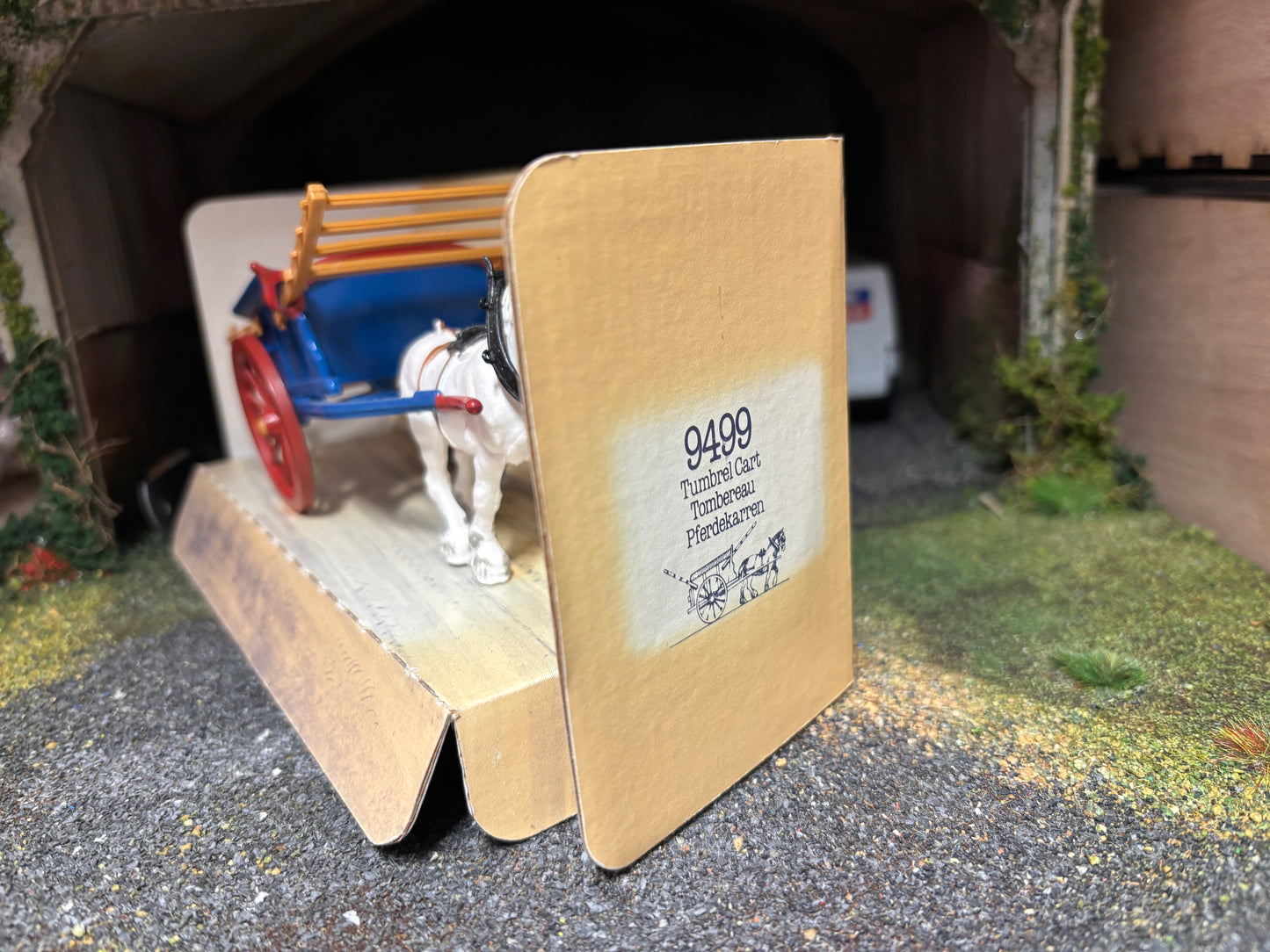 9499 Vintage Britains Tumbrel Cart with horse 1:32 scale obsolete